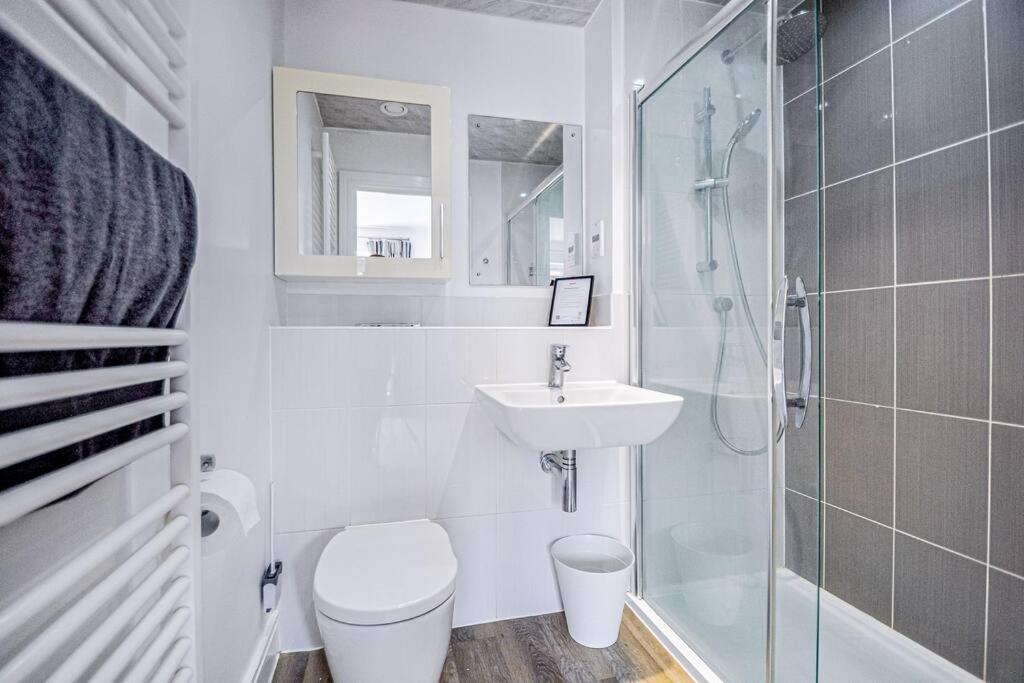 Entire House Sleeps 8 Near The River Thames Maidenhead Buitenkant foto