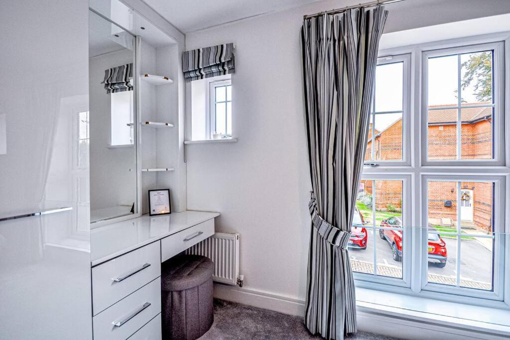Entire House Sleeps 8 Near The River Thames Maidenhead Buitenkant foto