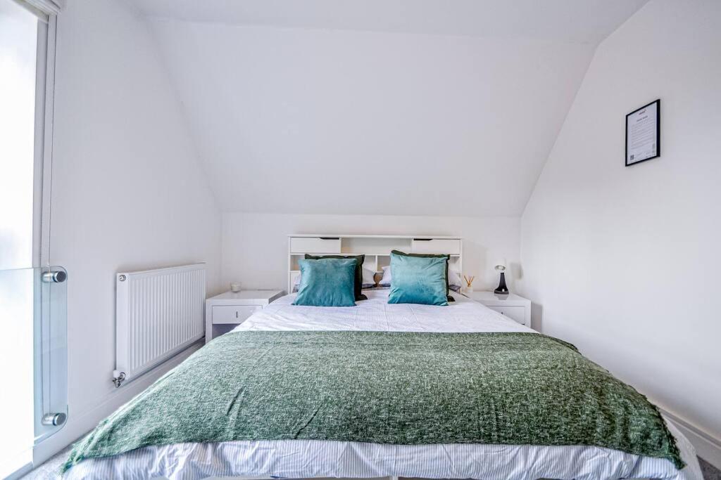 Entire House Sleeps 8 Near The River Thames Maidenhead Buitenkant foto