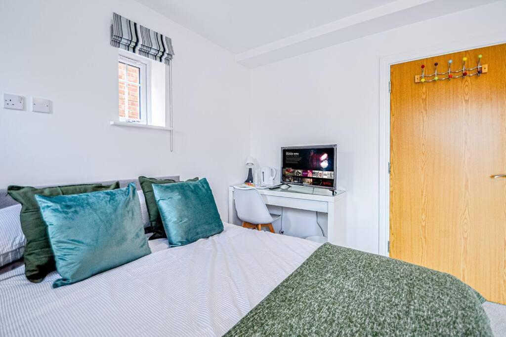 Entire House Sleeps 8 Near The River Thames Maidenhead Buitenkant foto