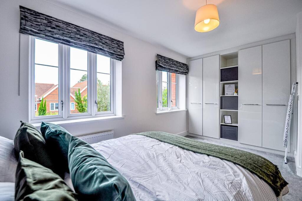Entire House Sleeps 8 Near The River Thames Maidenhead Buitenkant foto