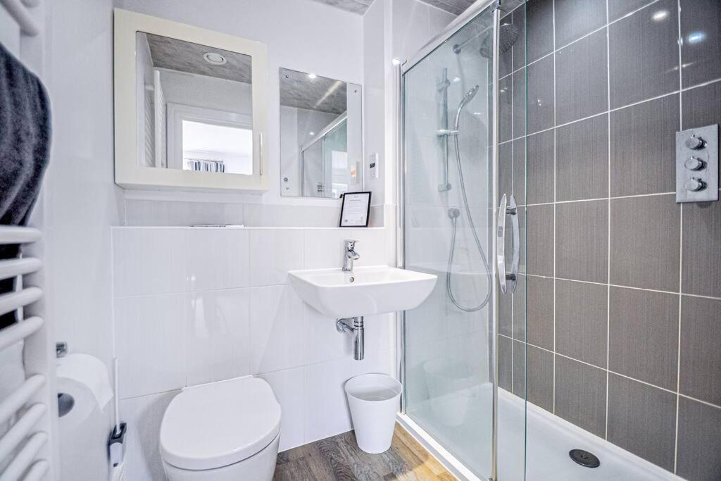 Entire House Sleeps 8 Near The River Thames Maidenhead Buitenkant foto