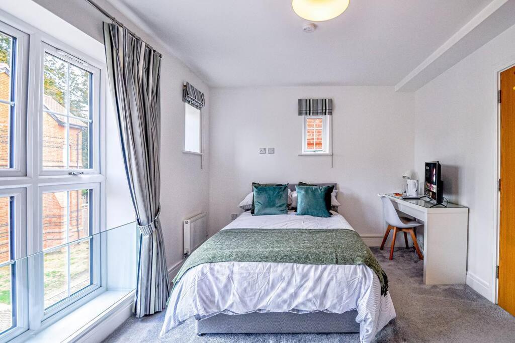 Entire House Sleeps 8 Near The River Thames Maidenhead Buitenkant foto