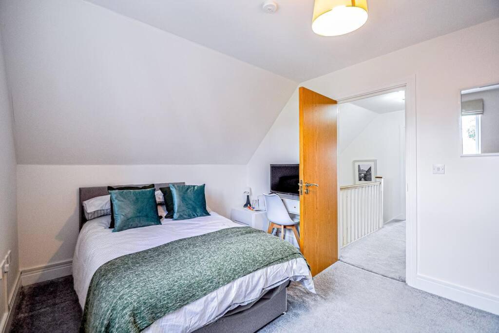 Entire House Sleeps 8 Near The River Thames Maidenhead Buitenkant foto
