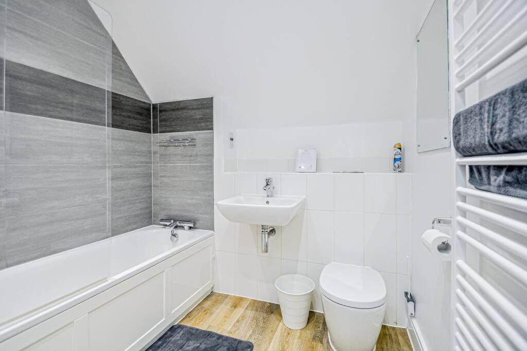 Entire House Sleeps 8 Near The River Thames Maidenhead Buitenkant foto