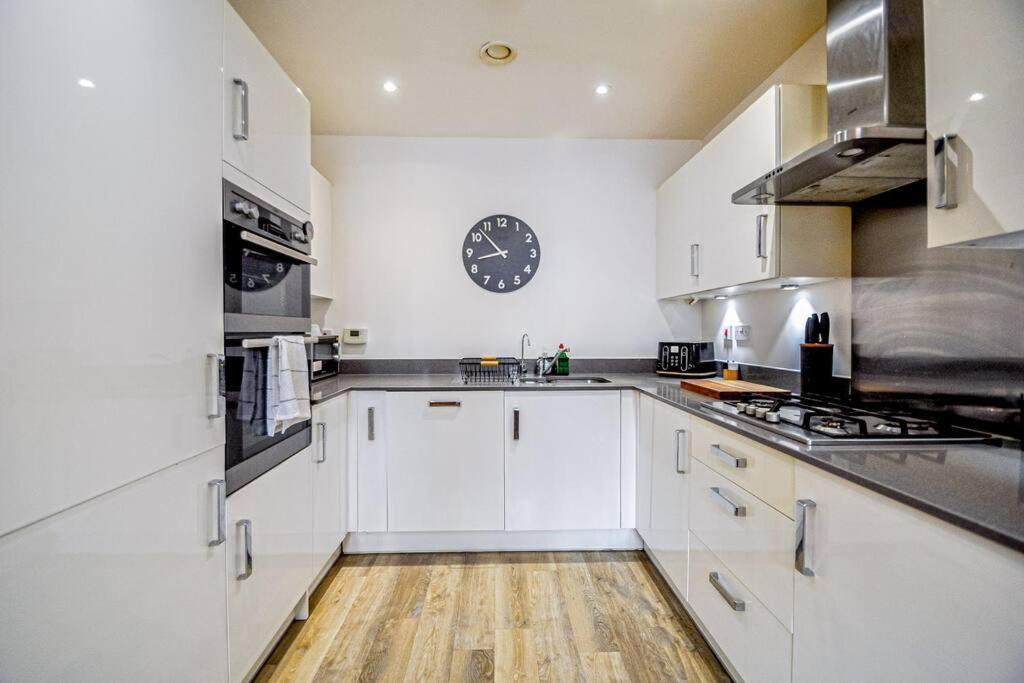 Entire House Sleeps 8 Near The River Thames Maidenhead Buitenkant foto