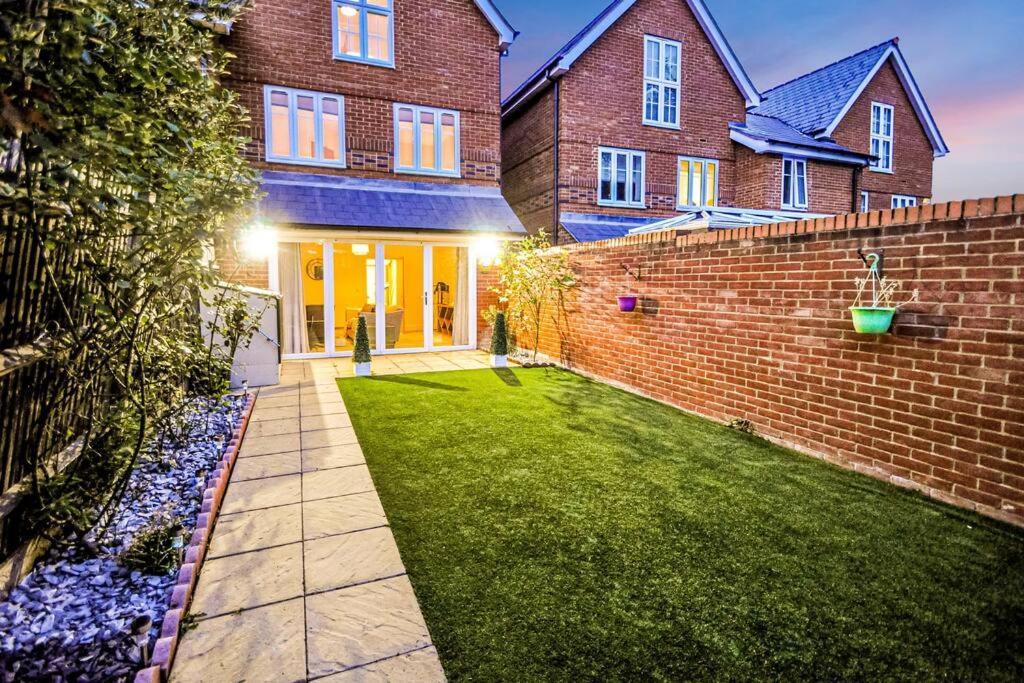 Entire House Sleeps 8 Near The River Thames Maidenhead Buitenkant foto