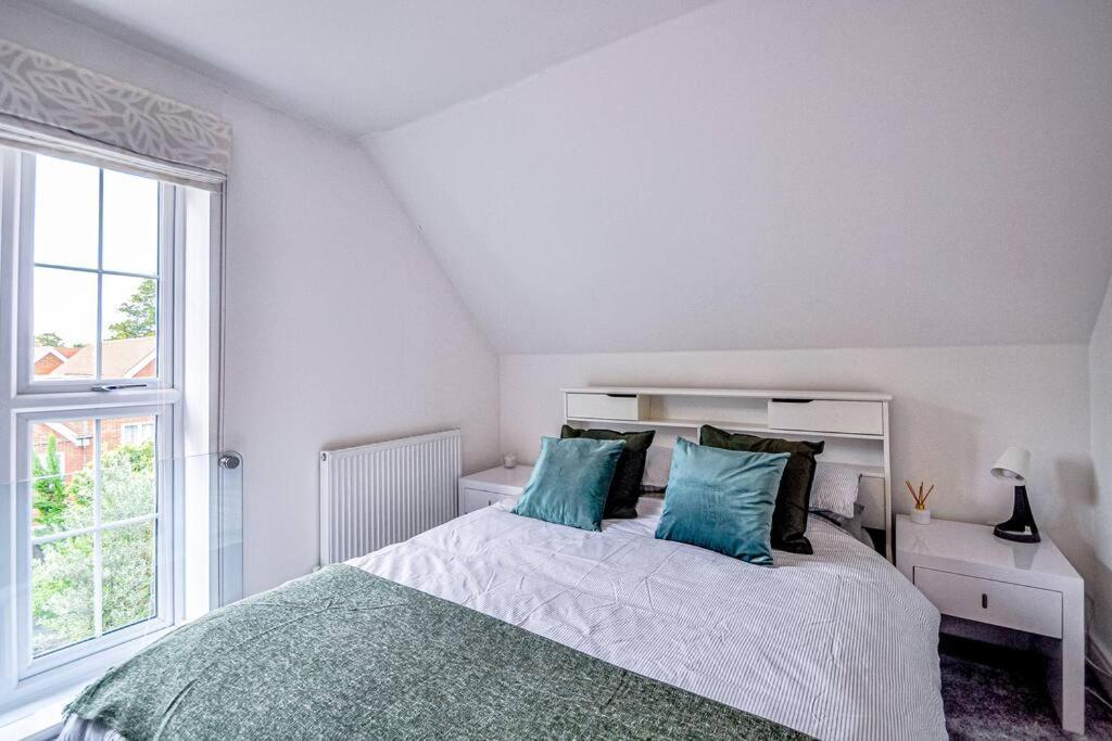 Entire House Sleeps 8 Near The River Thames Maidenhead Buitenkant foto