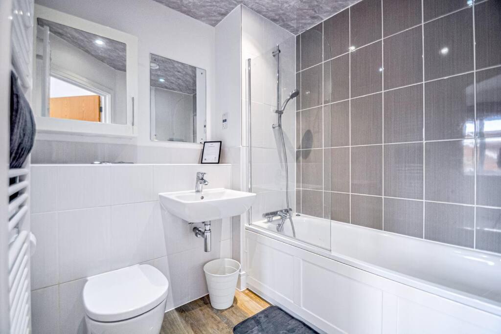 Entire House Sleeps 8 Near The River Thames Maidenhead Buitenkant foto