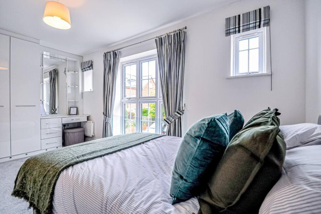 Entire House Sleeps 8 Near The River Thames Maidenhead Buitenkant foto