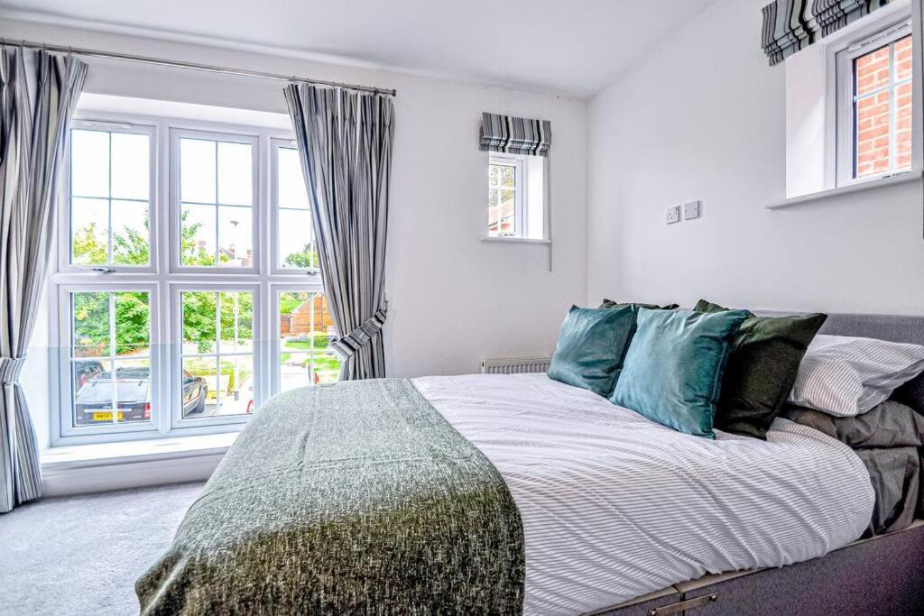 Entire House Sleeps 8 Near The River Thames Maidenhead Buitenkant foto