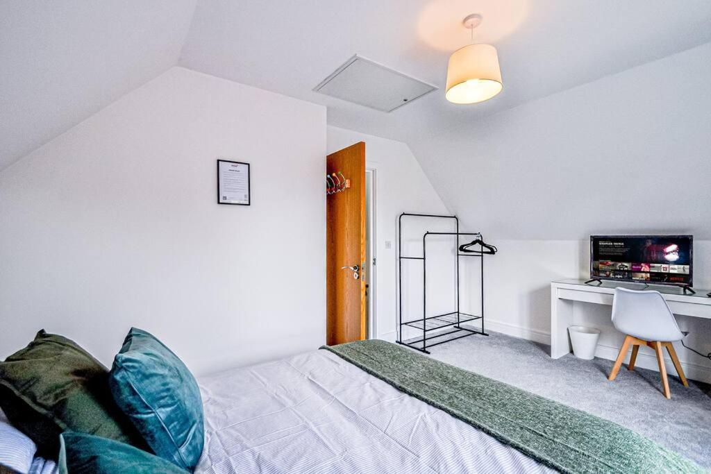 Entire House Sleeps 8 Near The River Thames Maidenhead Buitenkant foto